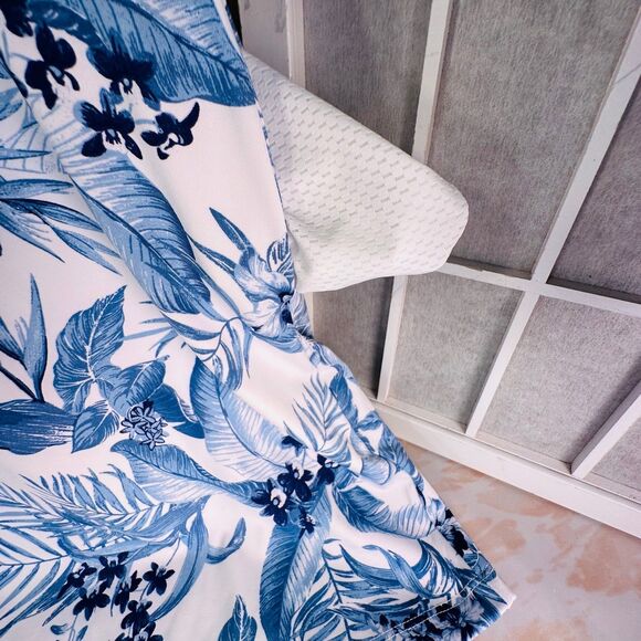 Tommy Bahama Golf Dress Size Small - Picture 3 of 10